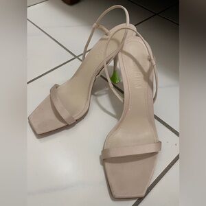 3juin
sculpted-heel leather sandals / Size 40 / US 10/ Very good condition